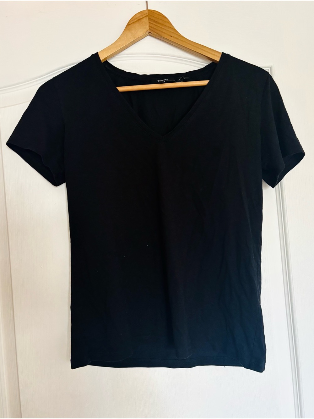 Black Theory V-Neck Short Sleeve Top